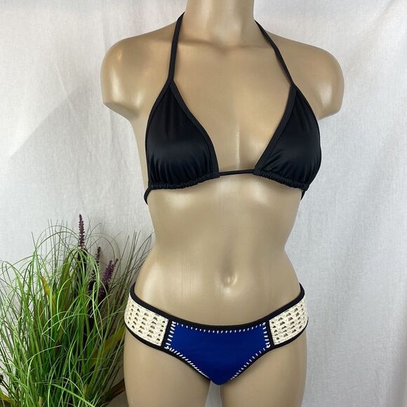 Victoria’s Secret Black Blue & Ivory Crochet Triangle Slide 2 Piece Bikini S - Picture 1 of 7